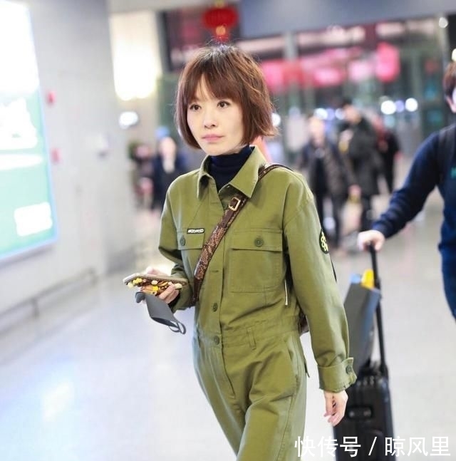  [连体]鲁豫为减龄玩“新花样”，“连体衣裤”配高领内搭，一点不像49岁