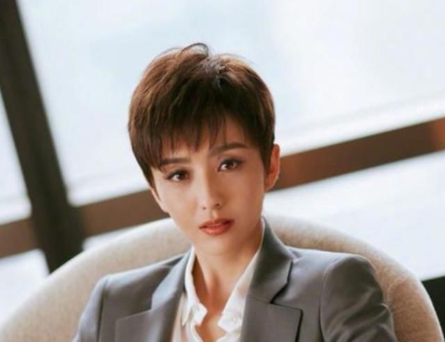  「时髦」女人过了30岁,尽量避免这几种“大妈”发型,看似时髦其实很俗!