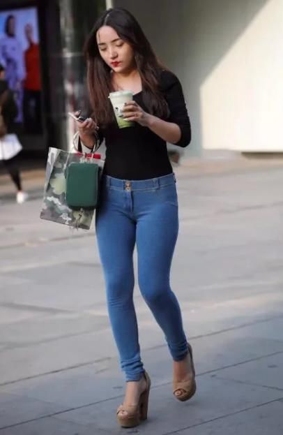 时尚穿搭:身材微胖的小姐姐,穿上牛仔裤时尚靓丽新潮