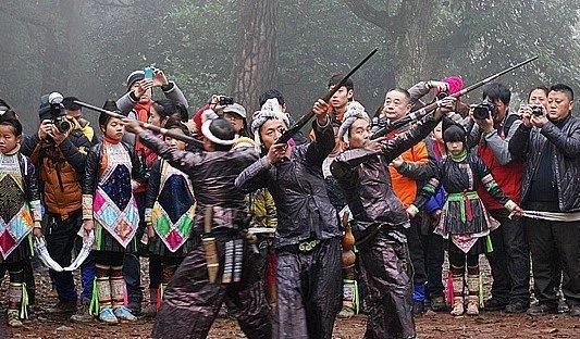  苗寨：跟我云旅游：苗寨