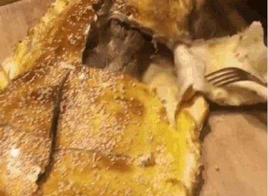 川藏线上300元买烤羊腿，却端出一个面包，正想发怒，结果尴尬了