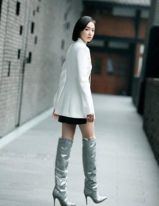 宋茜凹太过了吧，下半身简直不能看，网友:原谅我笑出声!