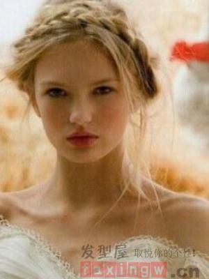 时尚新娘盘发技巧 简单打造高贵优雅气质