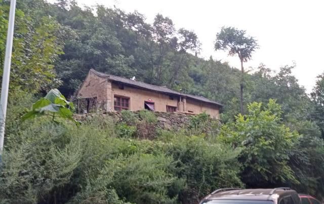  房子■农村的瓦房大量闲置，城里人难以居住，但有解决办法吗？