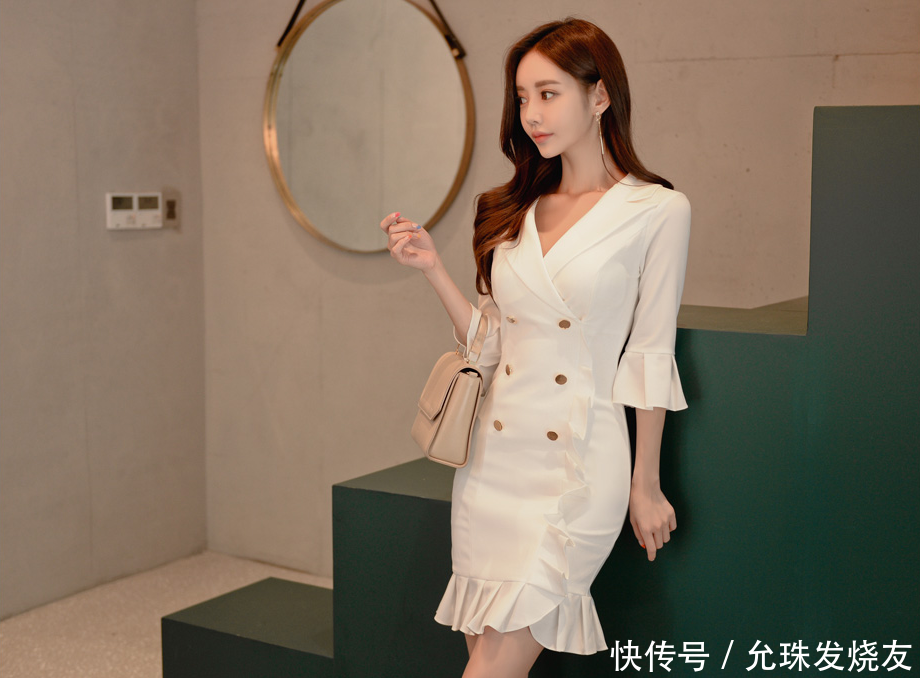 孙允珠金属排扣典雅休闲修身鱼尾裙