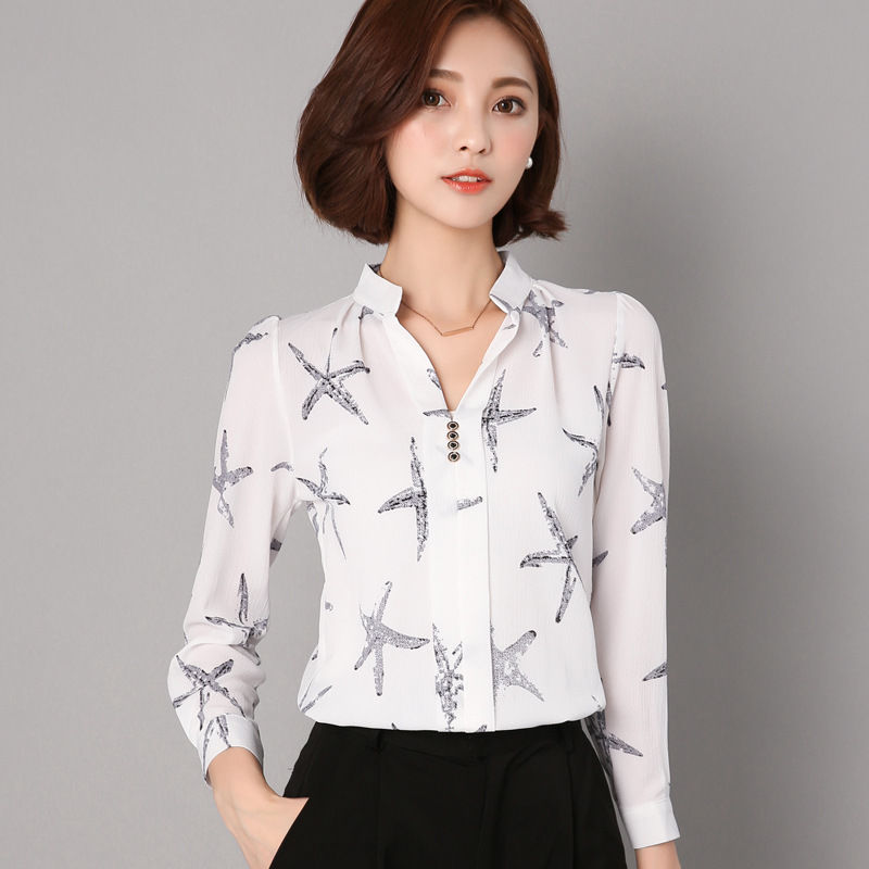 如今的雪纺太美了，搭上小脚裤，简直美爆了