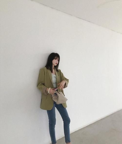  『气质』简约的高级感搭配，优雅气质女生的日常穿搭示范，减龄温柔又时尚