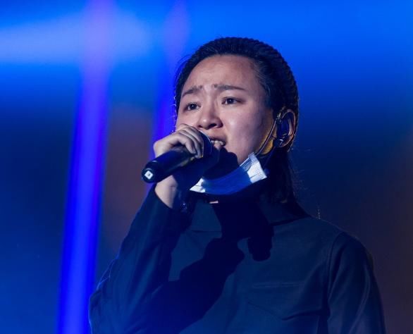 周笔畅被打回原型，不修图颜值真是没法看!