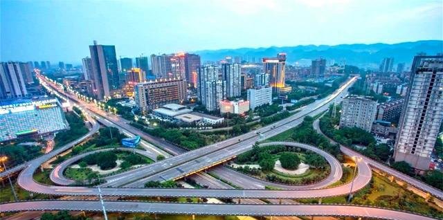 中国西南部最大火车站，拥有29个站台面，不在成都，是你家乡吗