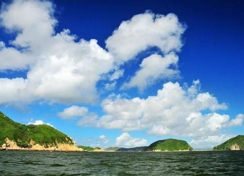 中国一座“低调”小岛，景色媲美马尔代夫，关键是消费还很低！