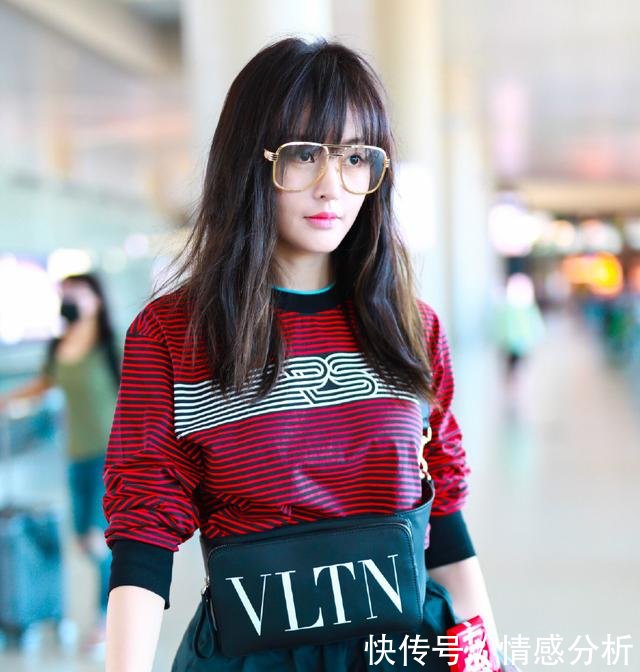 张天爱真会装，28岁居然穿8岁小姑娘的裙子，网友简直像换个人