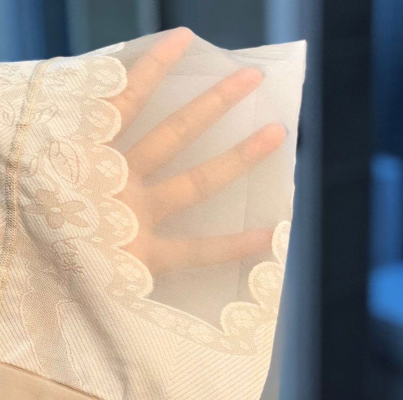 新式太空丝袜:腿粗臀大”速变曼妙身姿,凸显玉足白嫩贼迷人