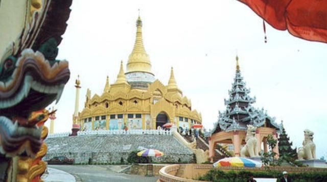 中国小伙去缅甸旅游，买了十块玉石被人围观：中国人都是土豪！