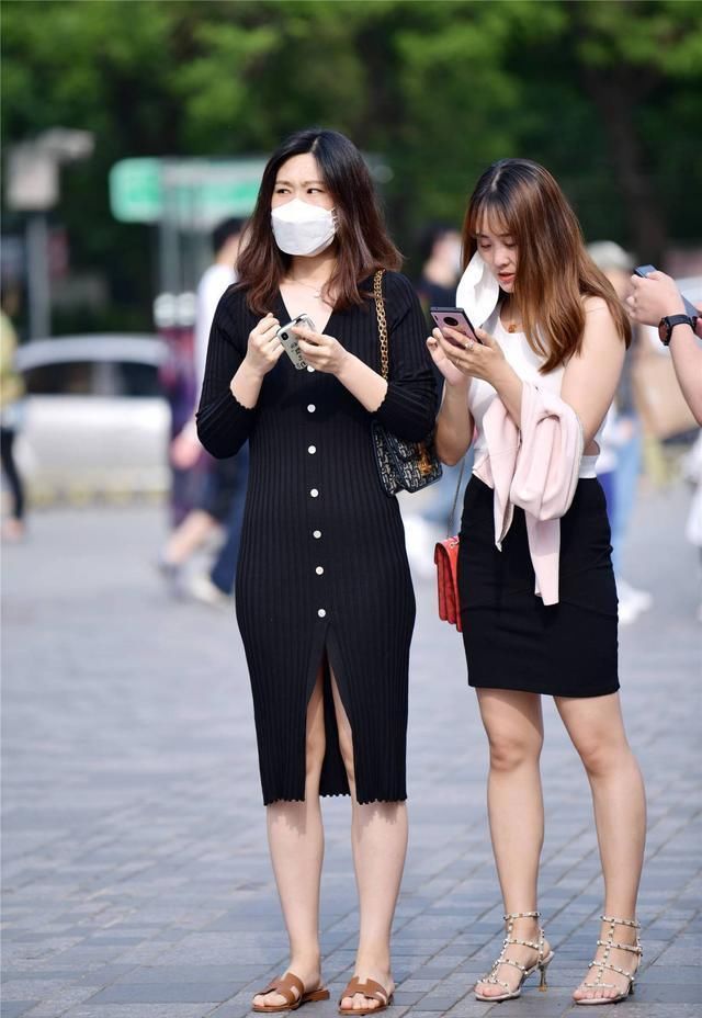  出优雅的感@连衣裙选择长款还是短款？修身还是宽松？看一下时尚姑娘如何穿搭