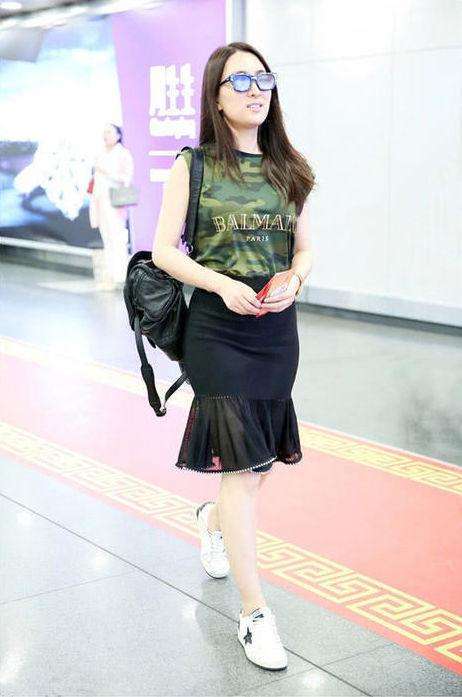 真服了马苏, 胯太宽还穿包臀裙, 网友: 不忍直视