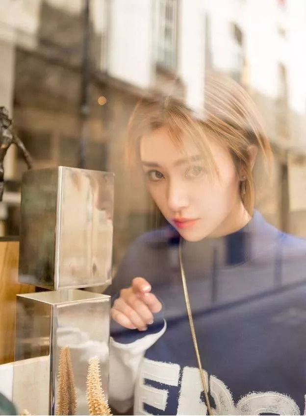 上学被骂狐狸精，跟郑爽闺蜜情遭质疑，分手被网友叫好，你们真的