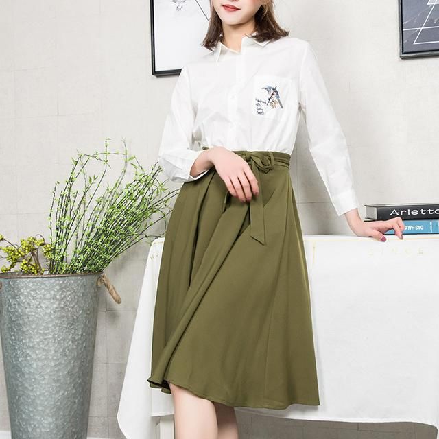 这套装叫“卫衣时尚套”，今年特流行，上身优雅美嫩，穿出港范