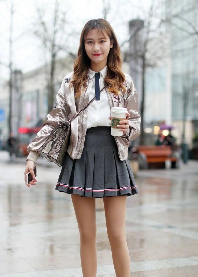  『条纹衬衫』衬衫+半裙=今春流行新穿法,时髦显高显腿长,特有范儿!