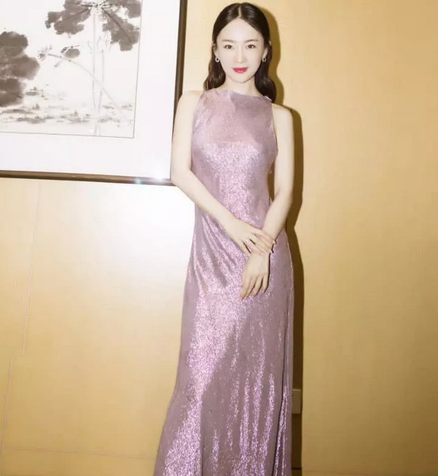 霍思燕这裙子改小了多少?为了美什么都敢穿，鞋跟细得堪比筷子!