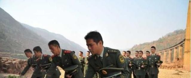 中国最特殊的大桥，桥下埋着一个人，所有火车经过都要鸣笛30秒！