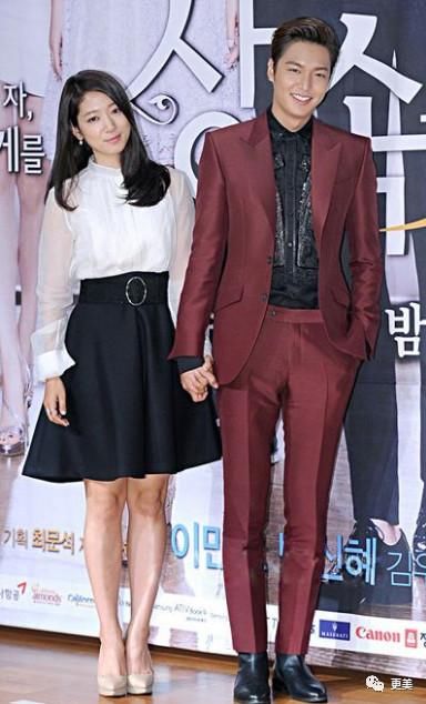 景甜凸出的小肚子衣服都遮不住，体型快和蒋欣一样了