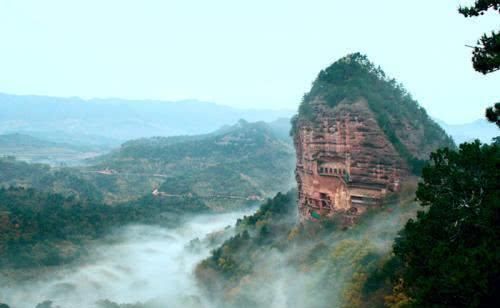 中国钱最多的山，游客在山底留下纸币无数，却没人敢拿！