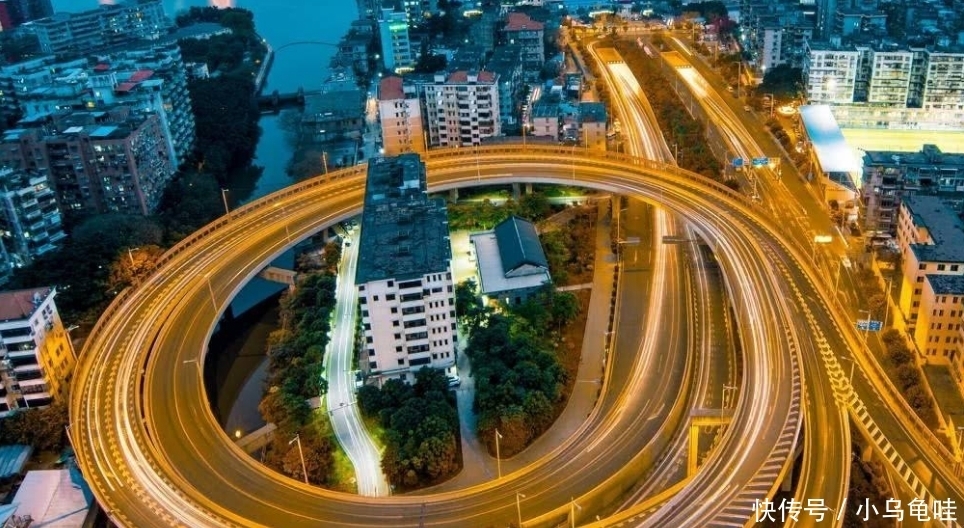  「住户」广东最强“钉子户”，当初拆迁嫌钱少，如今哭闹求拆，