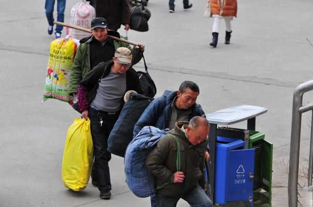 城市“用工荒”正上演？一天三百没人干，专家：农民工咋又变了