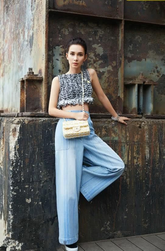 谁说卢靖姗身材发福?穿超短背心秀蛮腰秒杀众小花，韩庚捡到宝了