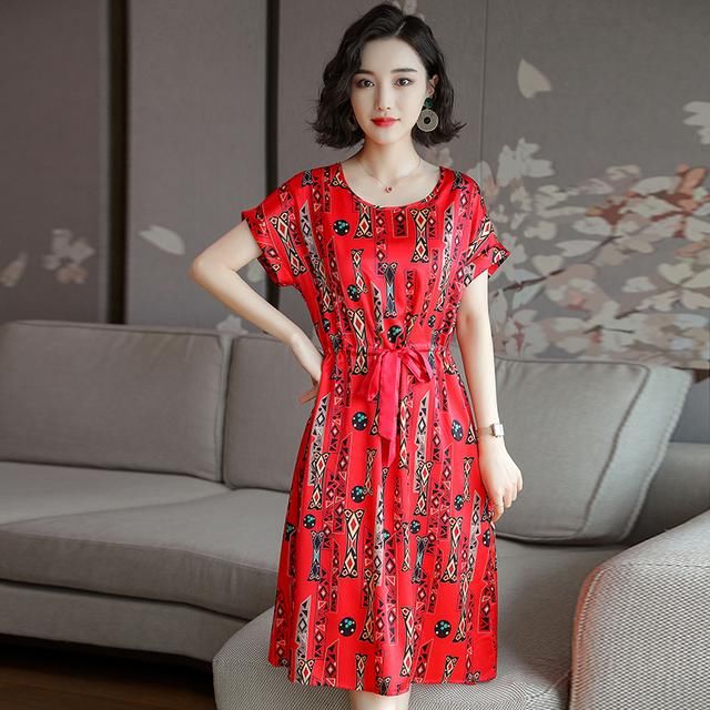 原价一两千的真丝连衣裙，现在清仓三百多元，让你洋气优雅一夏