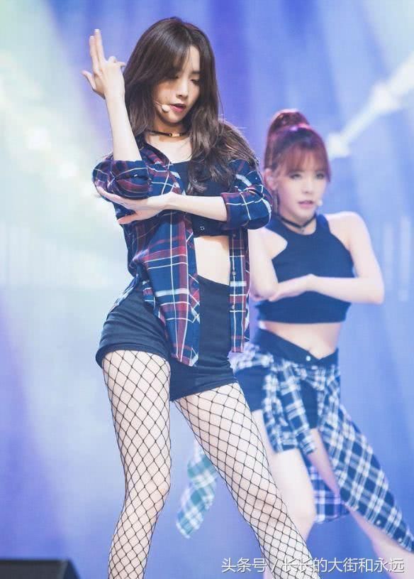 林允儿网洞丝袜造型，性感撩人的魅力，网友：第三张图最吸引人！