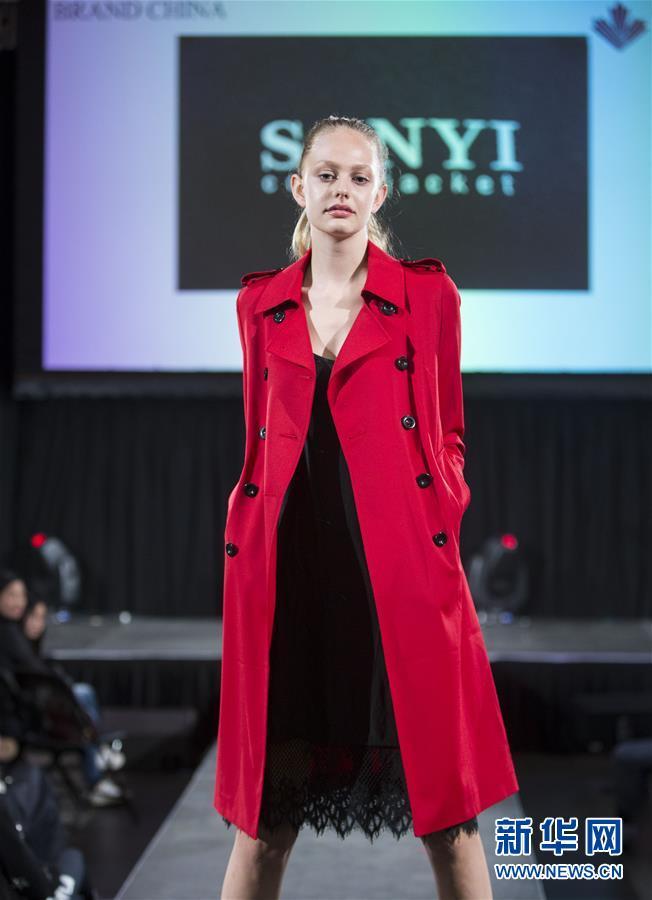 中国品牌时装亮相国际服装纺织品采购展