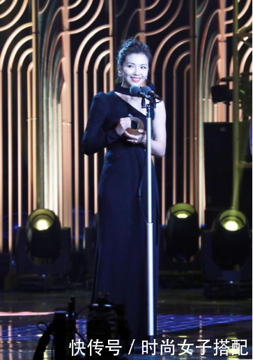 刘涛身上的气质也是很多人模仿不来的，40岁穿出25岁的感觉！