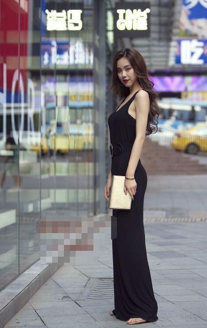 街拍：图五穿“透视装 ”上街，隐约间的“性感”，确实很拉风！