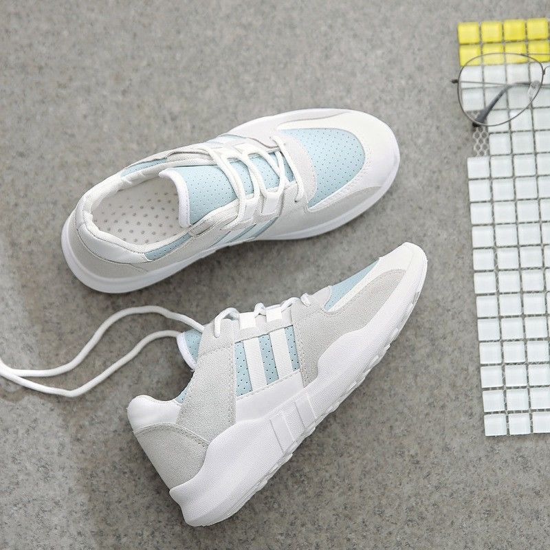 最经典“18新款小白鞋”，出门搭配一条牛仔裤，浑身充满活力范