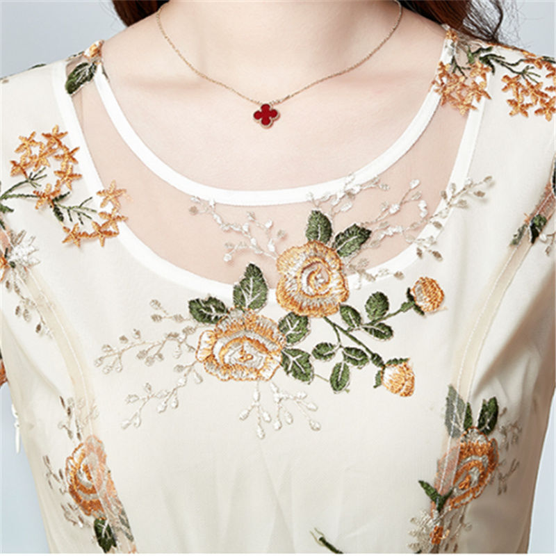 有一种性感，叫“蕾丝裙”，若隐若现的气质，连背影都过分吸睛