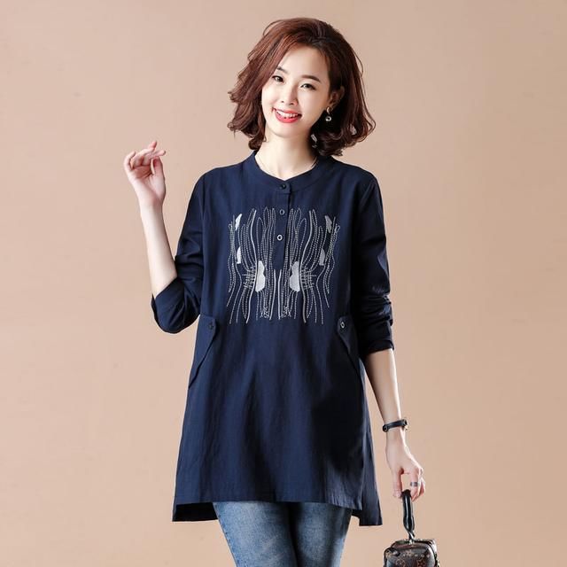 没见过这么心机的：刺绣小衫，搭配小脚裤，美得令男人女人都痴迷