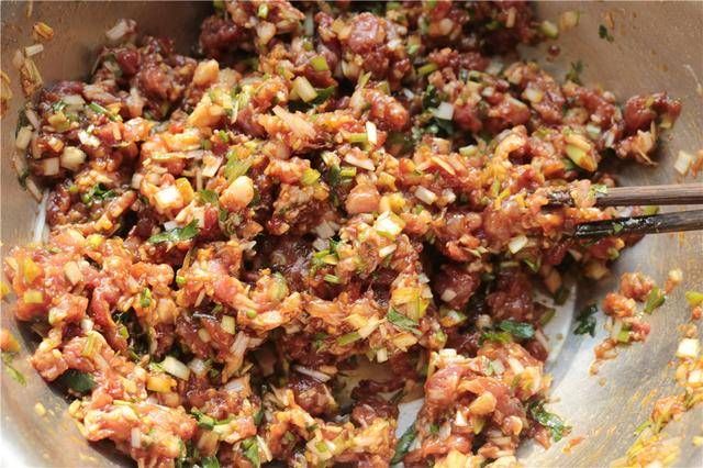  『倒入切碎』4位总厨的15款秘制馅料，别管饺子包子馄饨，个个鲜嫩多汁又好吃