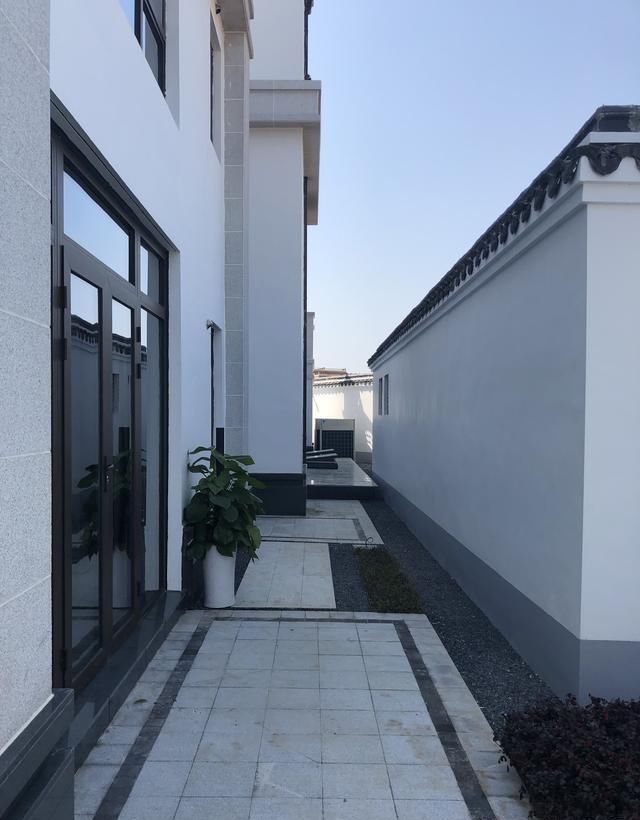 都说农村盖不了这栋别墅?新中式带院子自建房，你看你可以盖吗?
