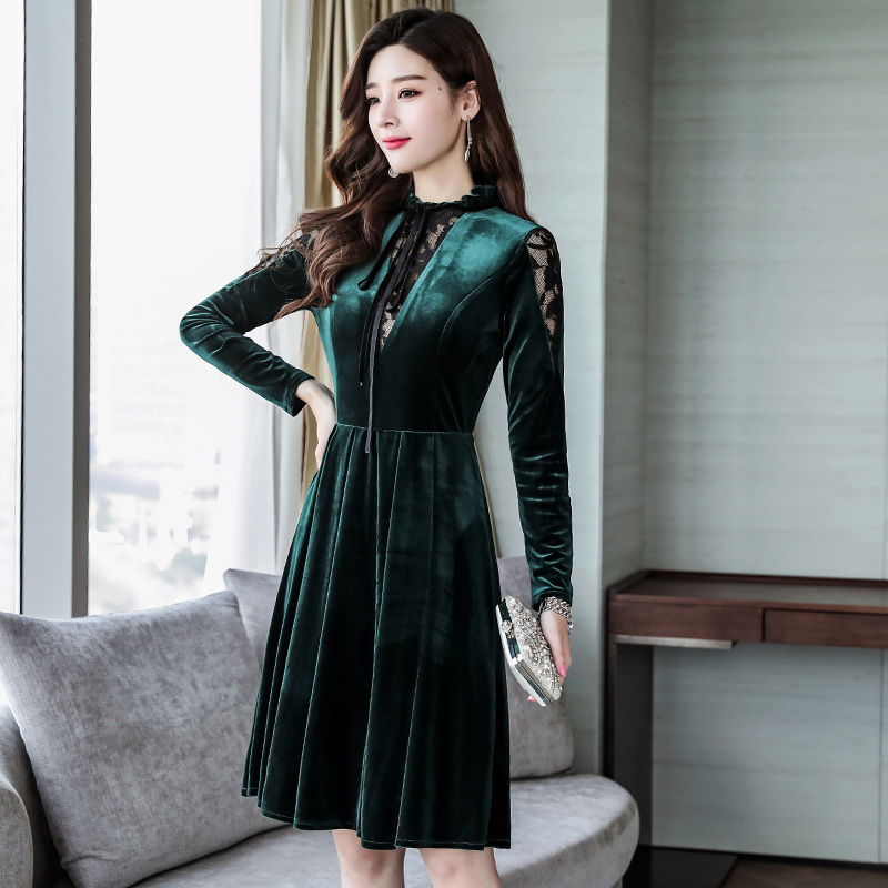 丰满的女人不正经?瞧瞧下面女人穿“蕾丝秋裙”，美嫩女人味十足