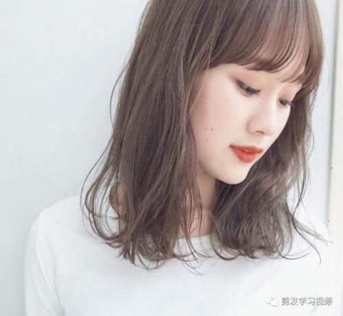  换季：夏季换季就该换发型