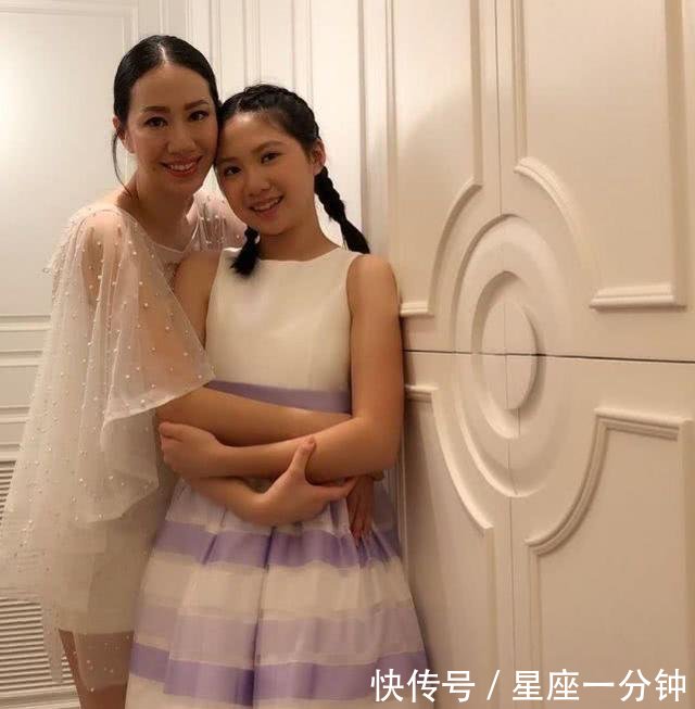 五官@甄子丹女儿16岁了,长得比名模妈妈还高,五官却像百亿小姨