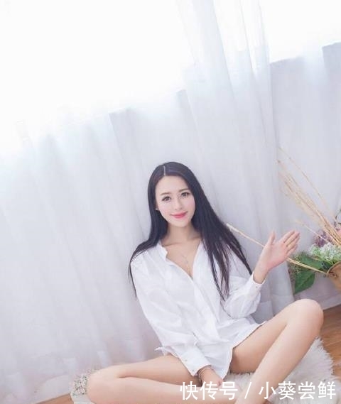 #穿出#一件简单的白衬衣,既能穿出慵懒又能穿出性感