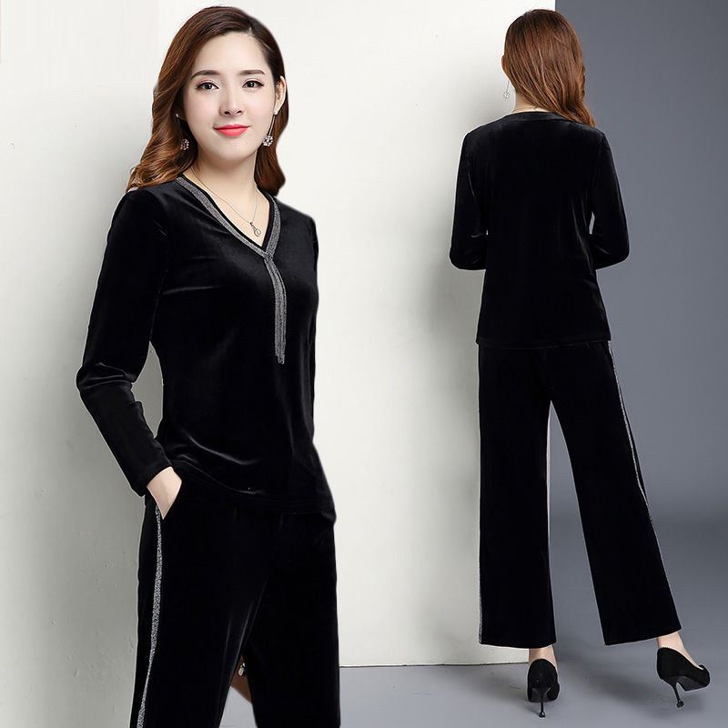 国庆旅游，老婆不穿裙子也那么美，只因穿的秋衣太漂亮，真美醉了