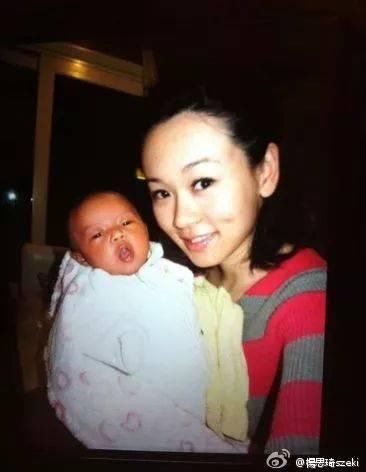 [儿子]杨思琦带儿子拍写真，合照未见爸爸出镜，香港网友：孩子太可怜了