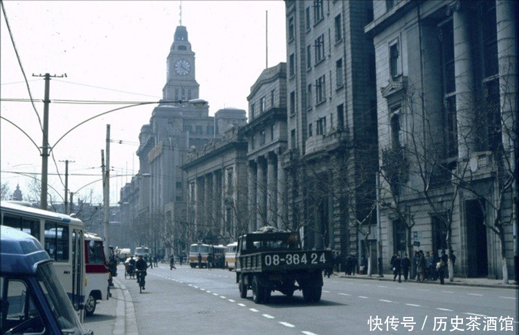 一组老照片带你看看80年代的“北上广”，街道上只有很少车辆