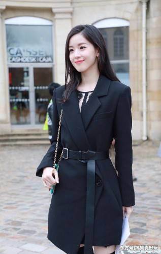 章泽天太会穿了，一身西装穿成了刘亦菲，网友：真羡慕刘强东