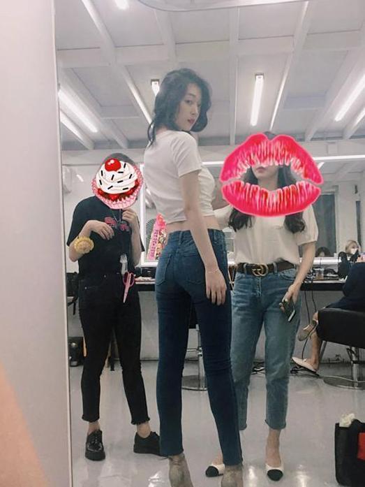 崔雪莉晒生活照, 穿露脐装变身“腰精”, 金泫雅地位不保!