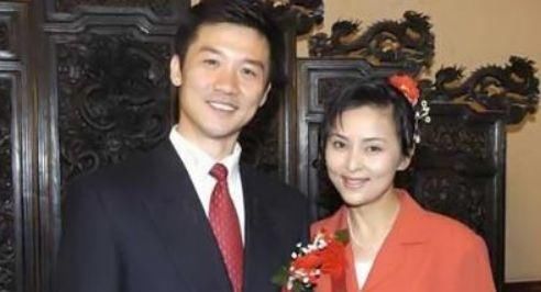  「龙套」最红时嫁给龙套，完婚很多年却遭抛下，今前丈夫成戏骨