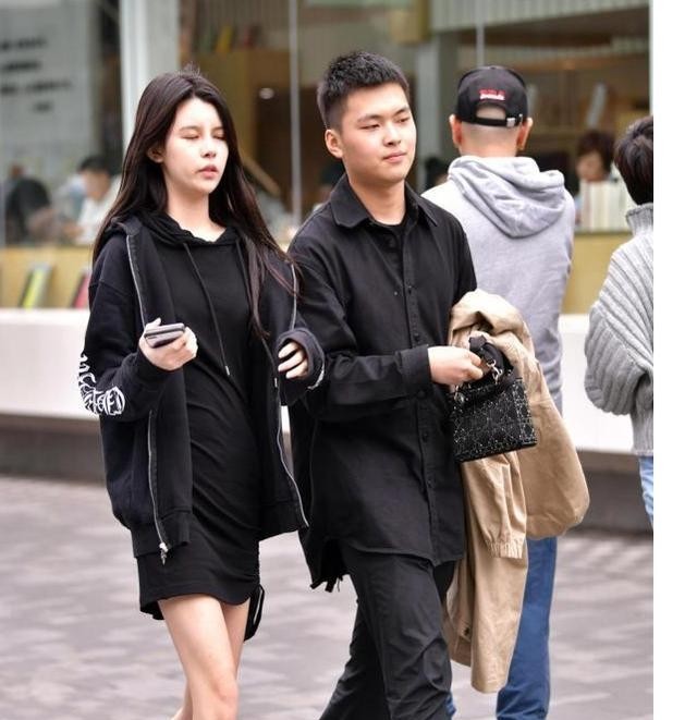 「气质」平时逛街,如何搭配一双平底鞋,穿着休闲舒适还要有气质